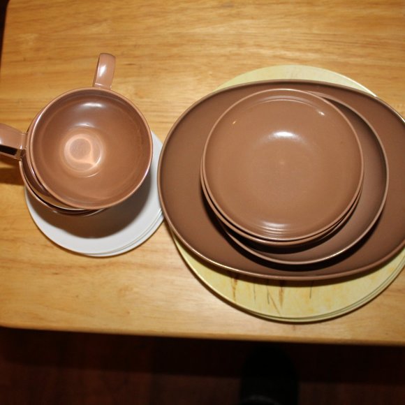 Vintage Melmac Dinnerware Set - 21 pieces - Picture 5 of 5